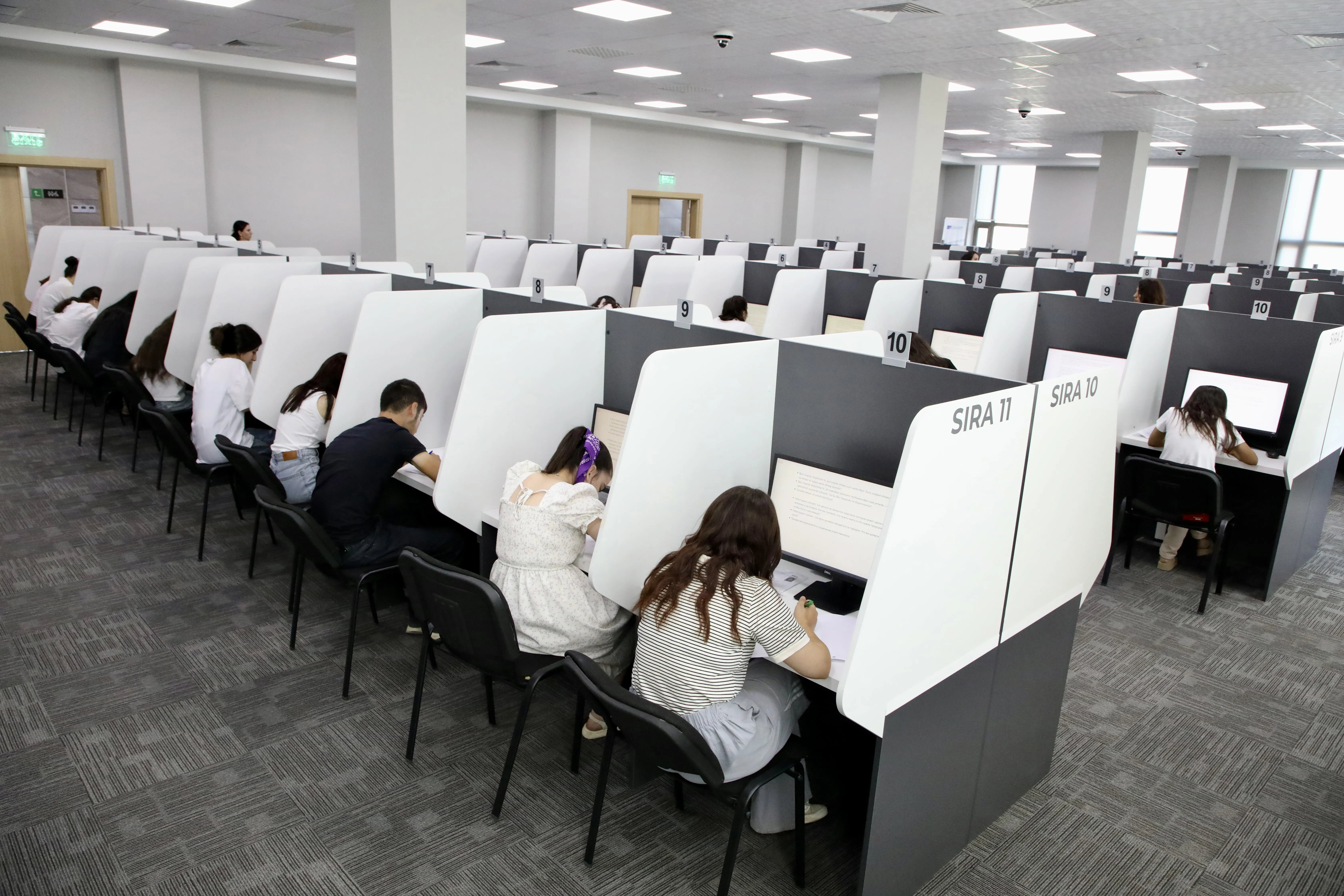 “Jurnalistika”ya qəbul olmaq istəyən abituriyentlər üçün qabiliyyət imtahanı keçirilib 