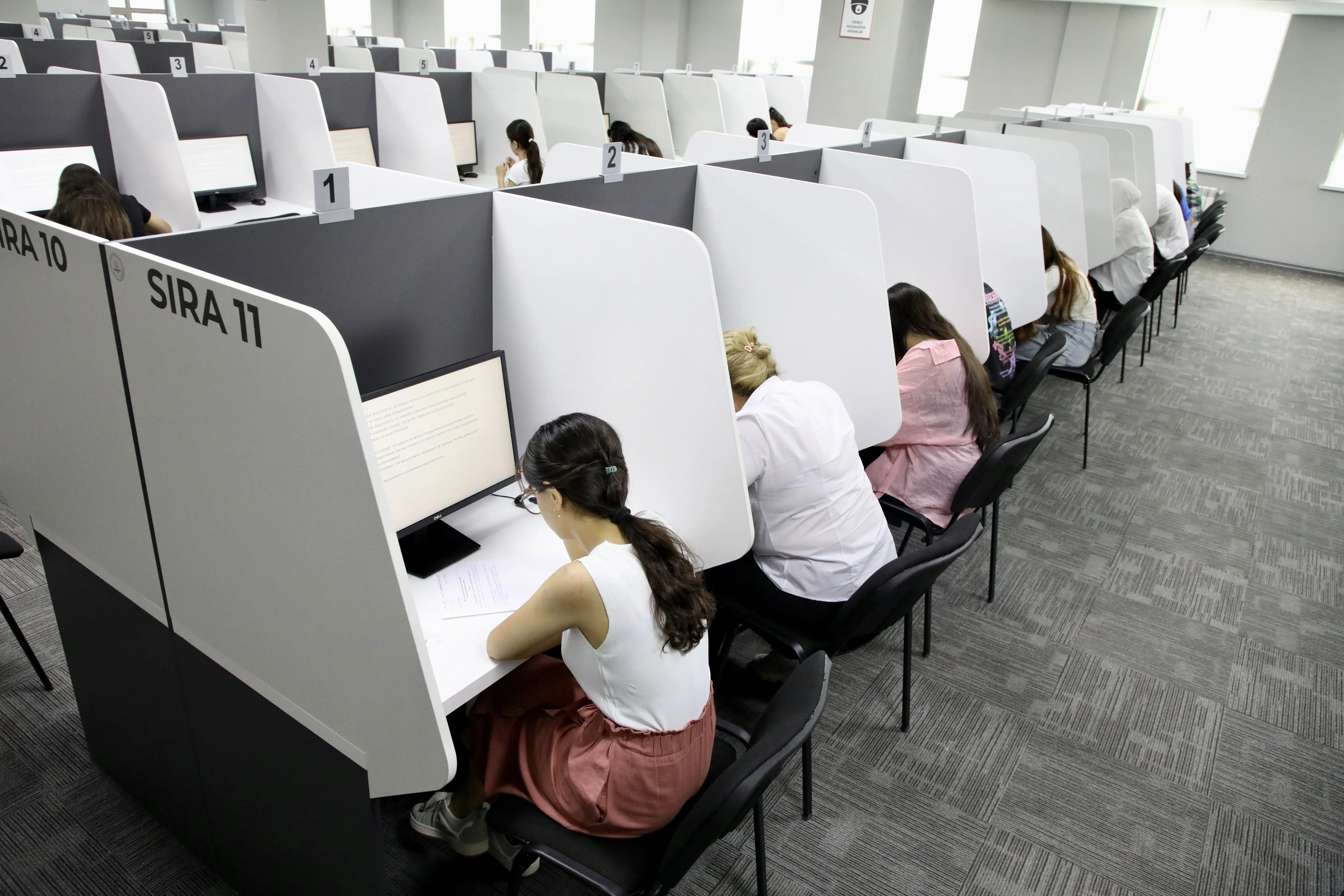 “Jurnalistika”ya qəbul olmaq istəyən abituriyentlər üçün qabiliyyət imtahanı keçirilib