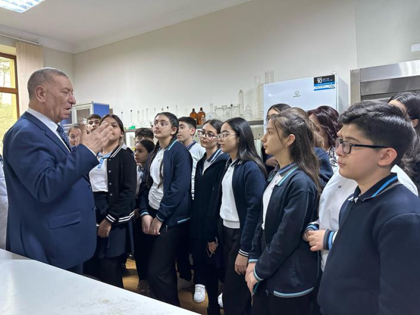 Kataliz və Qeyri-Üzvi Kimya İnstitutunda şagirdlər üçün “Açıq qapı” günü keçirilib 