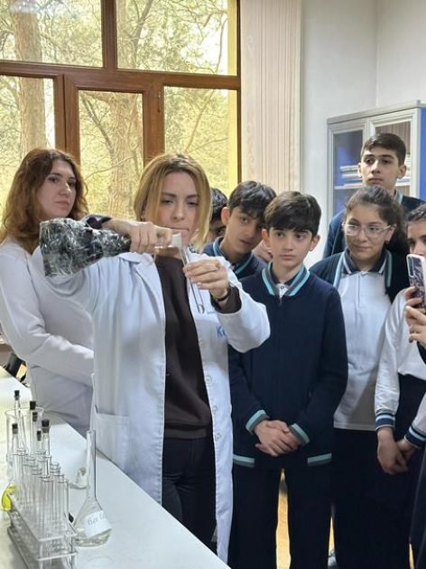 Kataliz və Qeyri-Üzvi Kimya İnstitutunda şagirdlər üçün “Açıq qapı” günü keçirilib