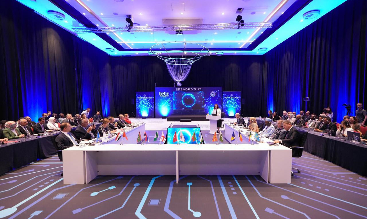 Kənan Kərimzadə 6-cı Beynəlxalq Təhsil Texnologiyaları Sammitində çıxış edib