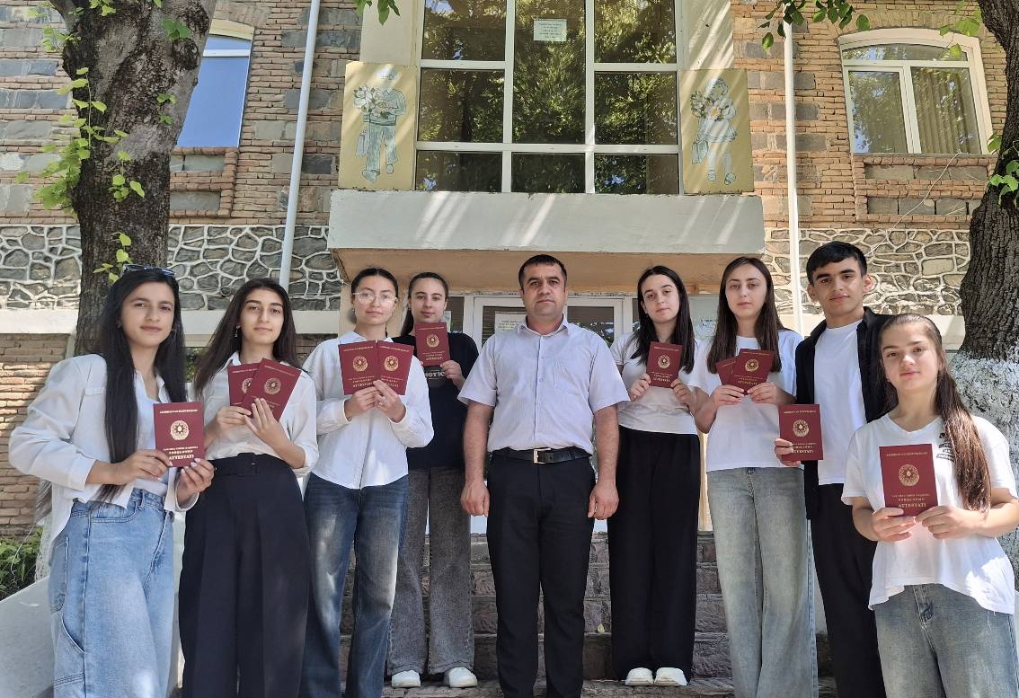 Kənd məktəbinin 11 məzunu fərqlənmə attestatı aldı – Uğurun ünvanı