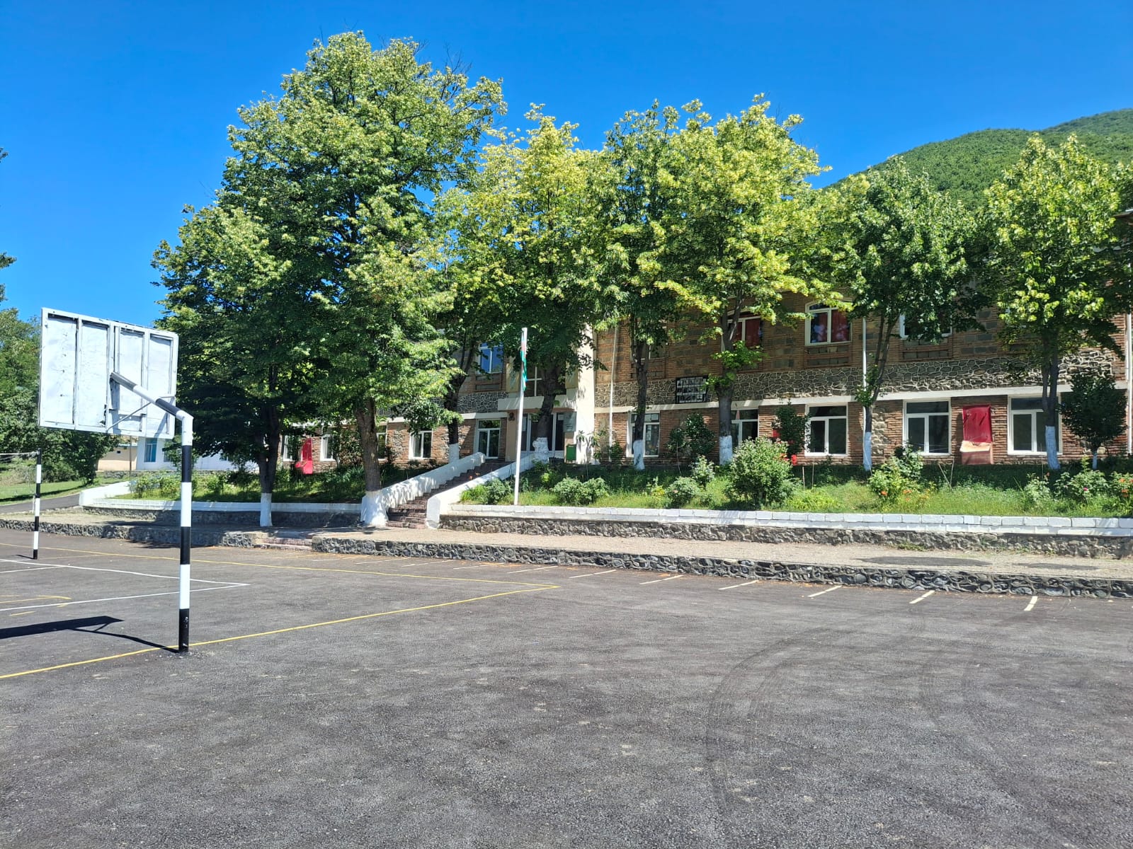 Kənd məktəbinin 11 məzunu fərqlənmə attestatı aldı – Uğurun ünvanı