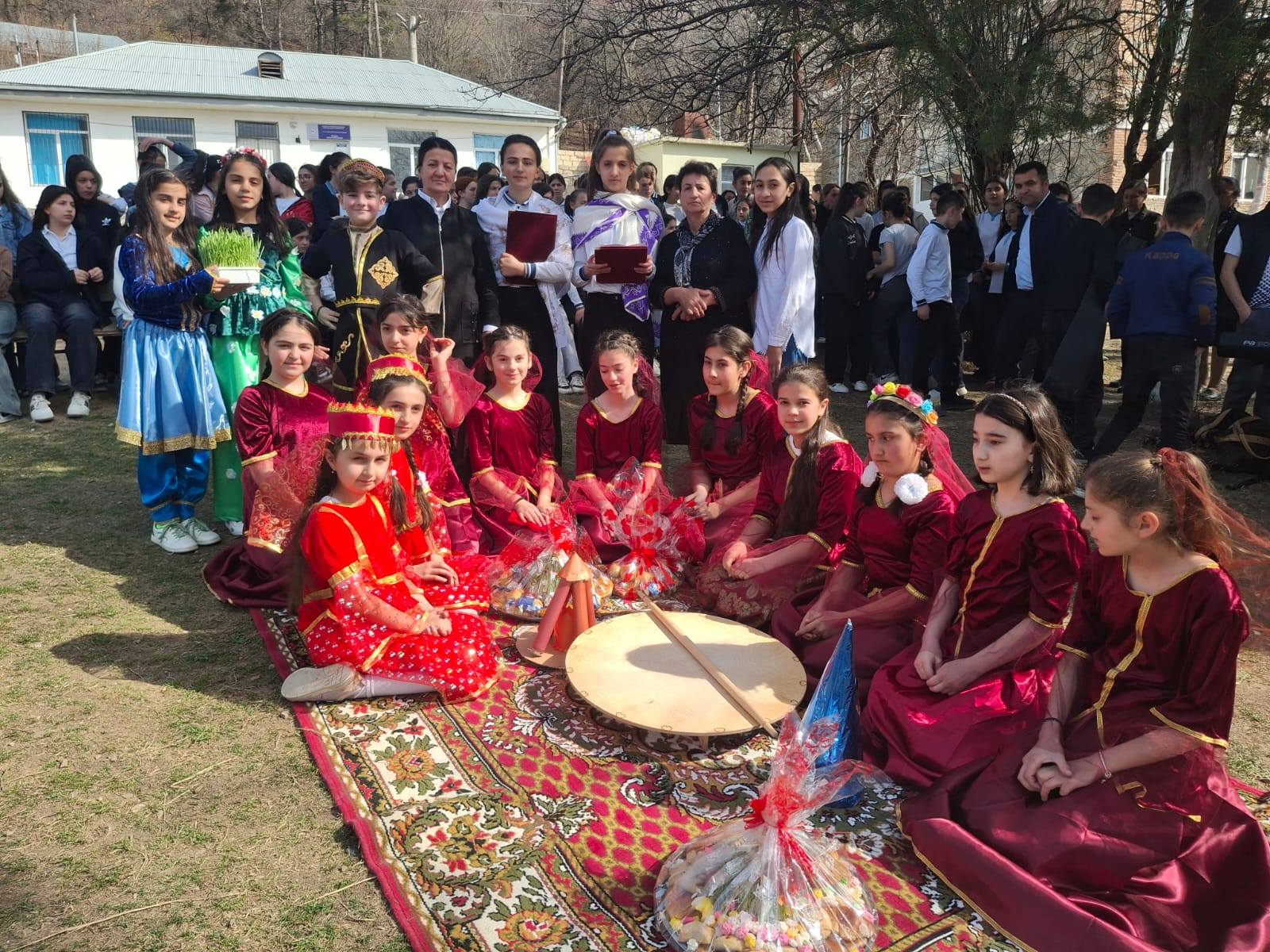 Kənd məktəbinin 11 məzunu fərqlənmə attestatı aldı – Uğurun ünvanı