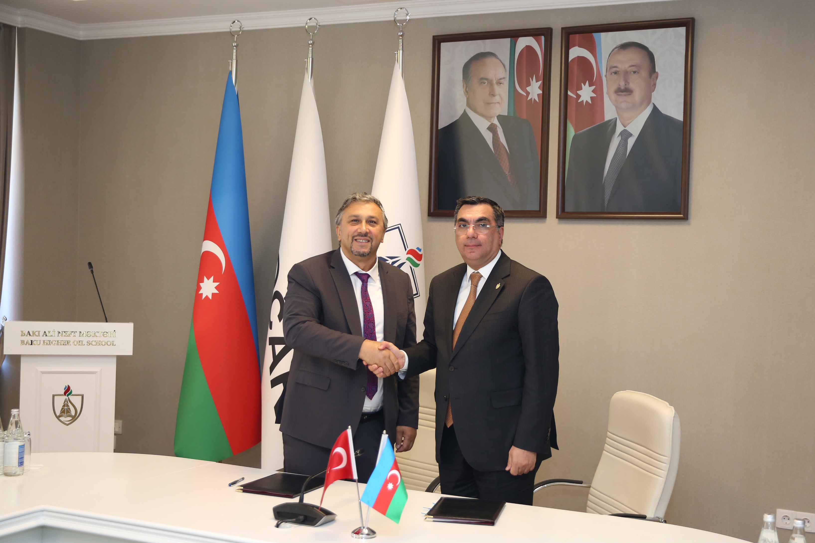 Koç Universitetinin rektoru Metin Sitti BANM-in qonağı olub 