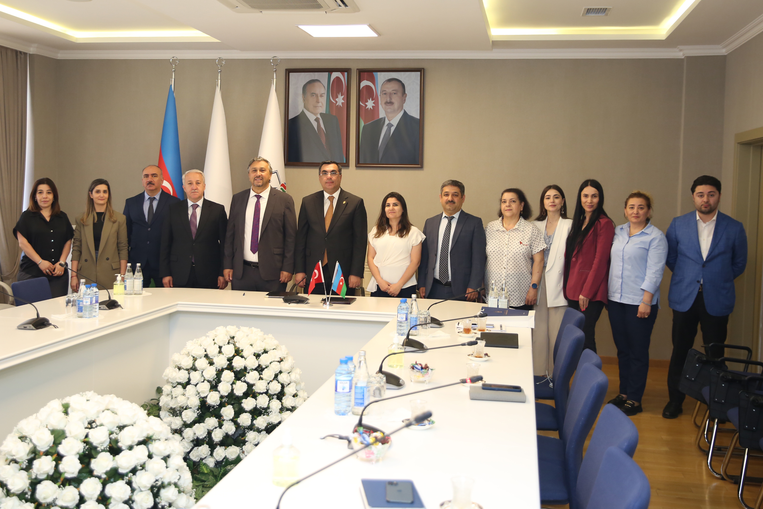 Koç Universitetinin rektoru Metin Sitti BANM-in qonağı olub