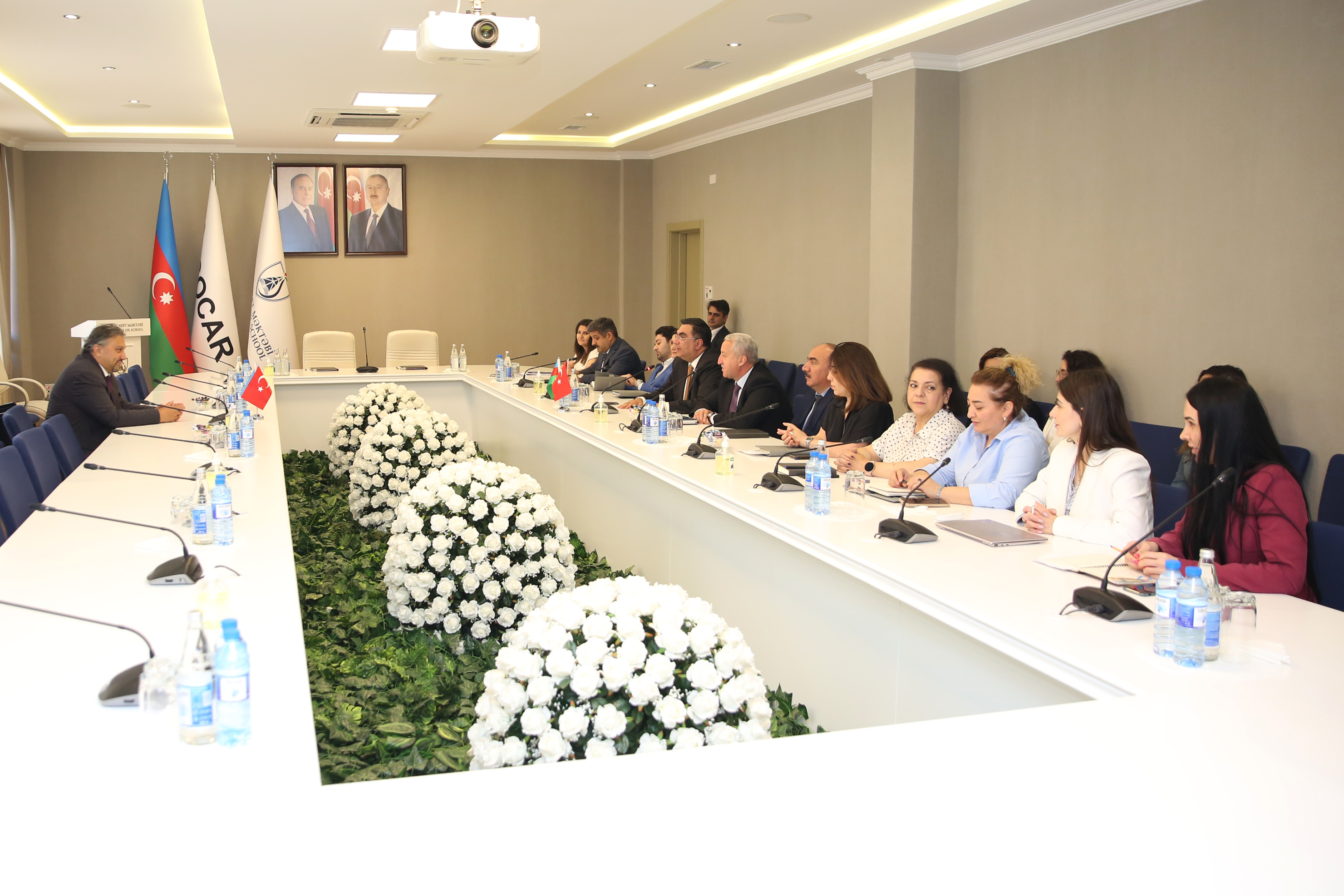 Koç Universitetinin rektoru Metin Sitti BANM-in qonağı olub