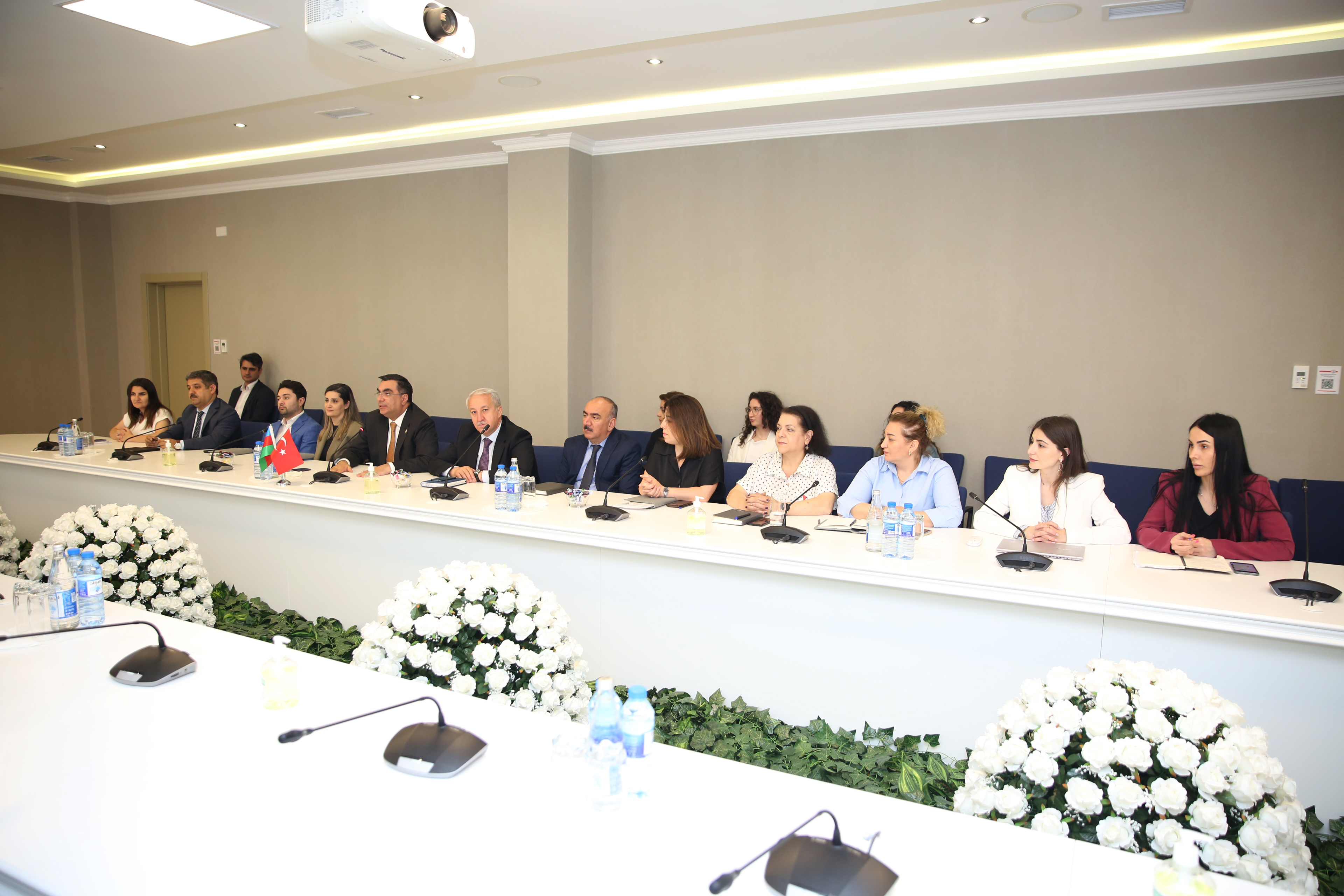 Koç Universitetinin rektoru Metin Sitti BANM-in qonağı olub