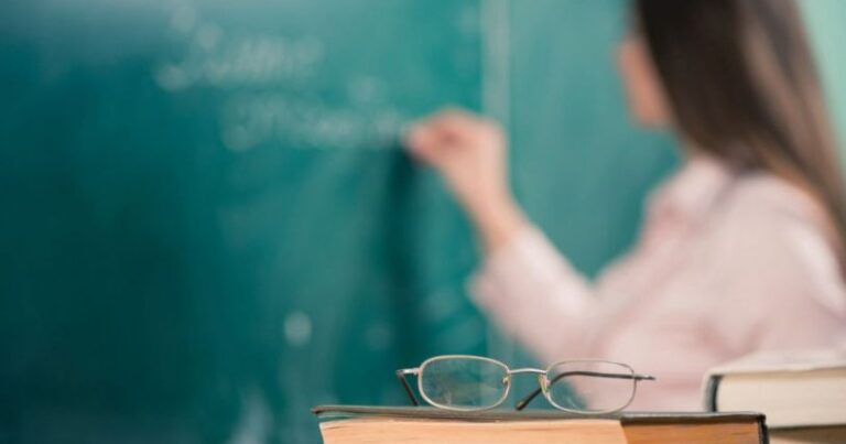 Kolleclərdə müəllimlik ixtisasları üzrə hazırlıq dayandırılıb