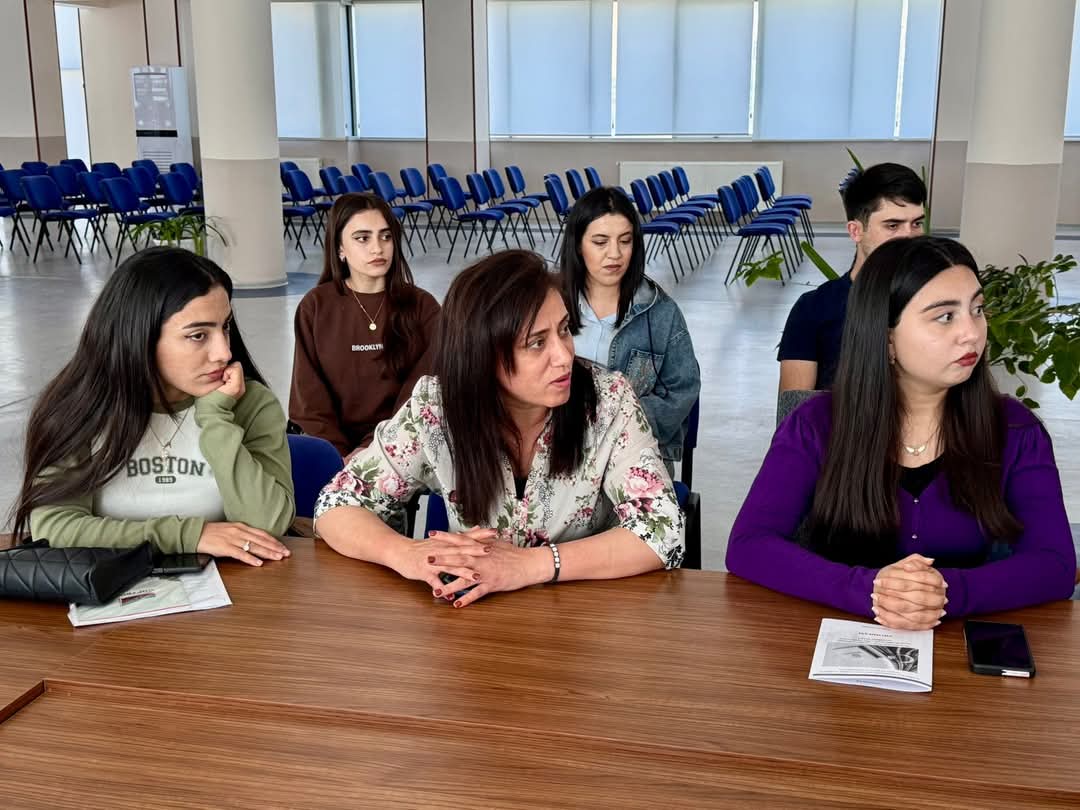 “Konstitusionalizm və gənclər: hüquqi maarifləndirmənin rolu” mövzusunda görüş keçirilib