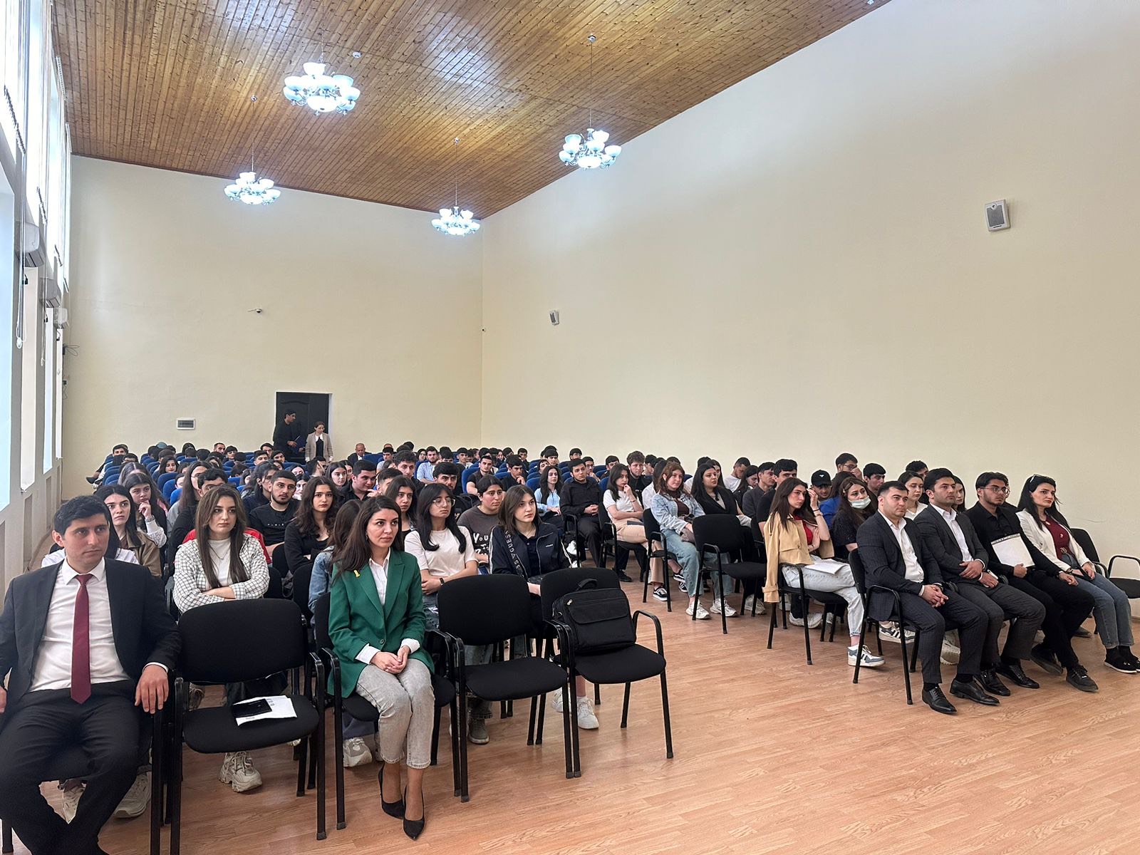 LDU-da maarifləndirici sessiya keçirilib