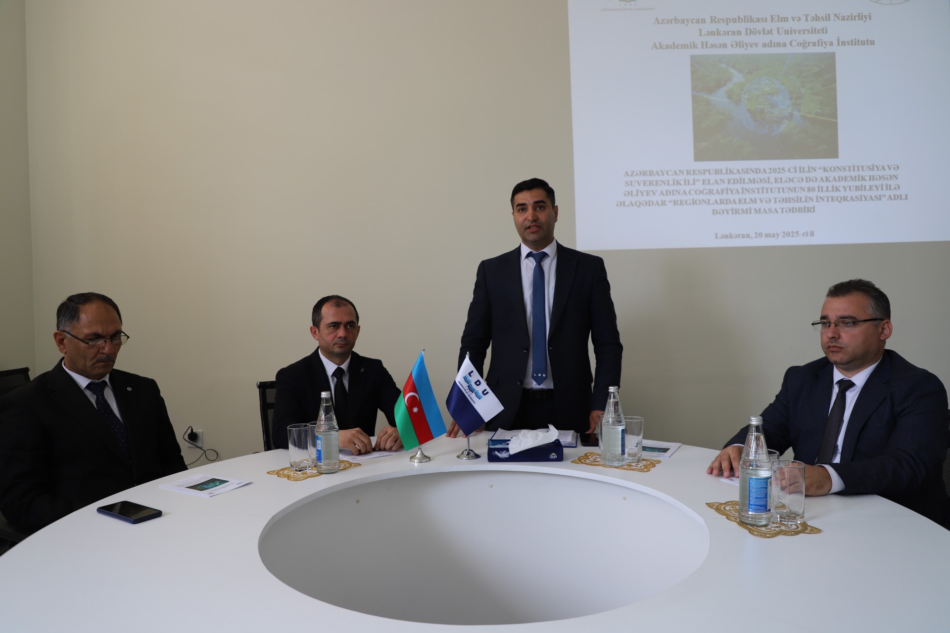 LDU-da “Regionlarda elm və təhsilin inteqrasiyası” mövzusunda “dəyirmi masa” keçirilib 