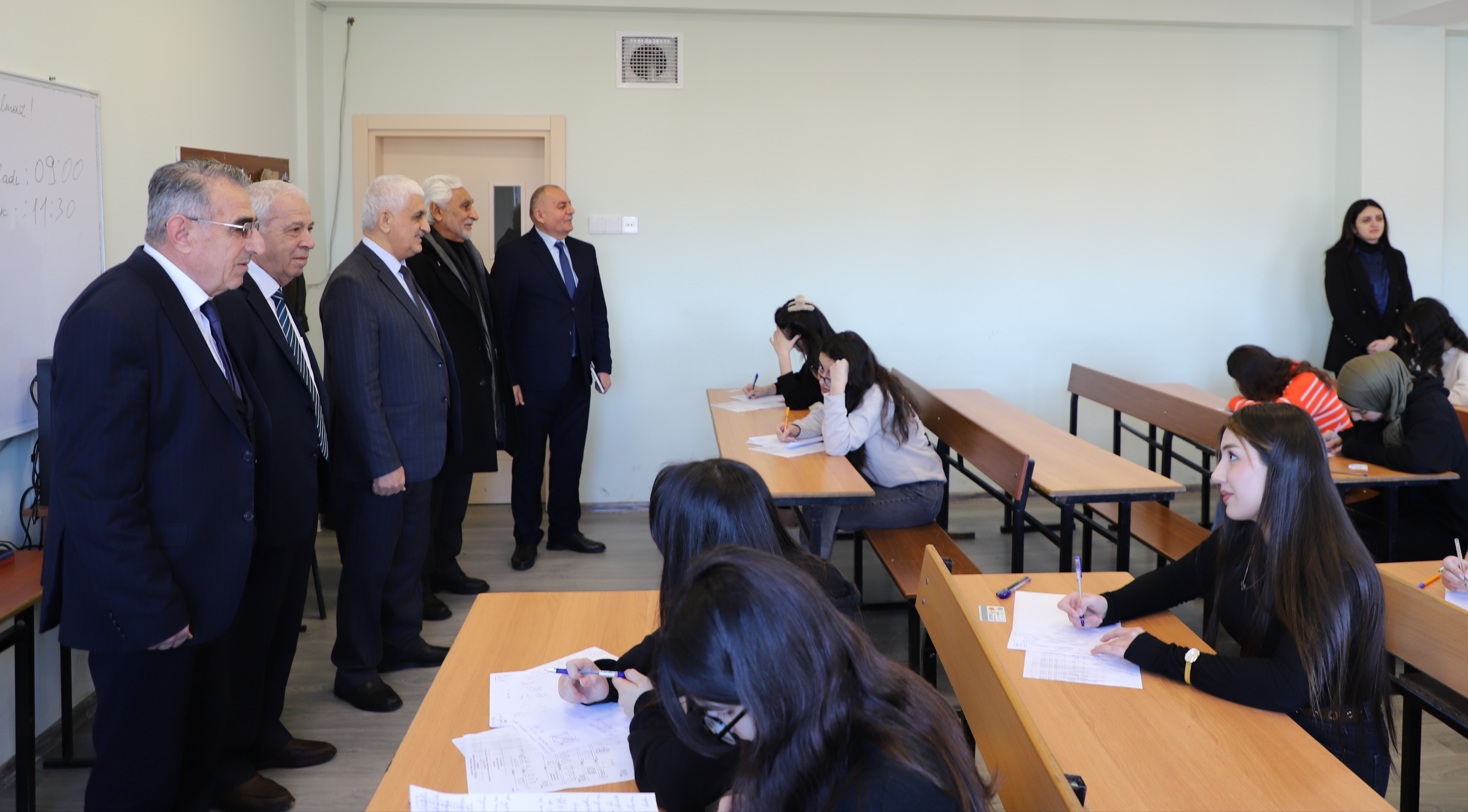 LDU-nun ictimai nəzarət qrupu imtahan prosesini izləyib 