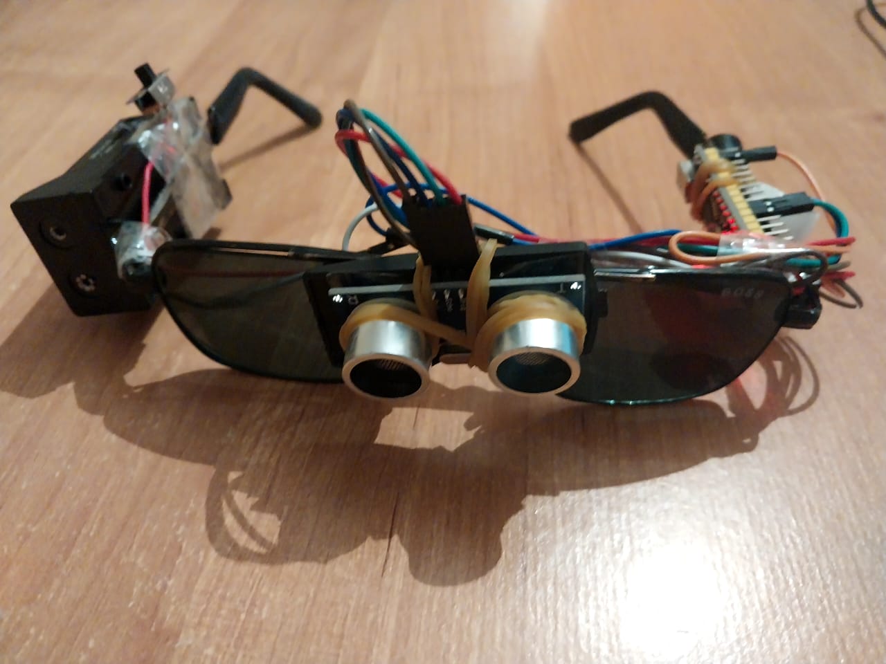 Lənkəran məktəbliləri gözdən əlillər üçün xüsusi eynək hazırladılar 