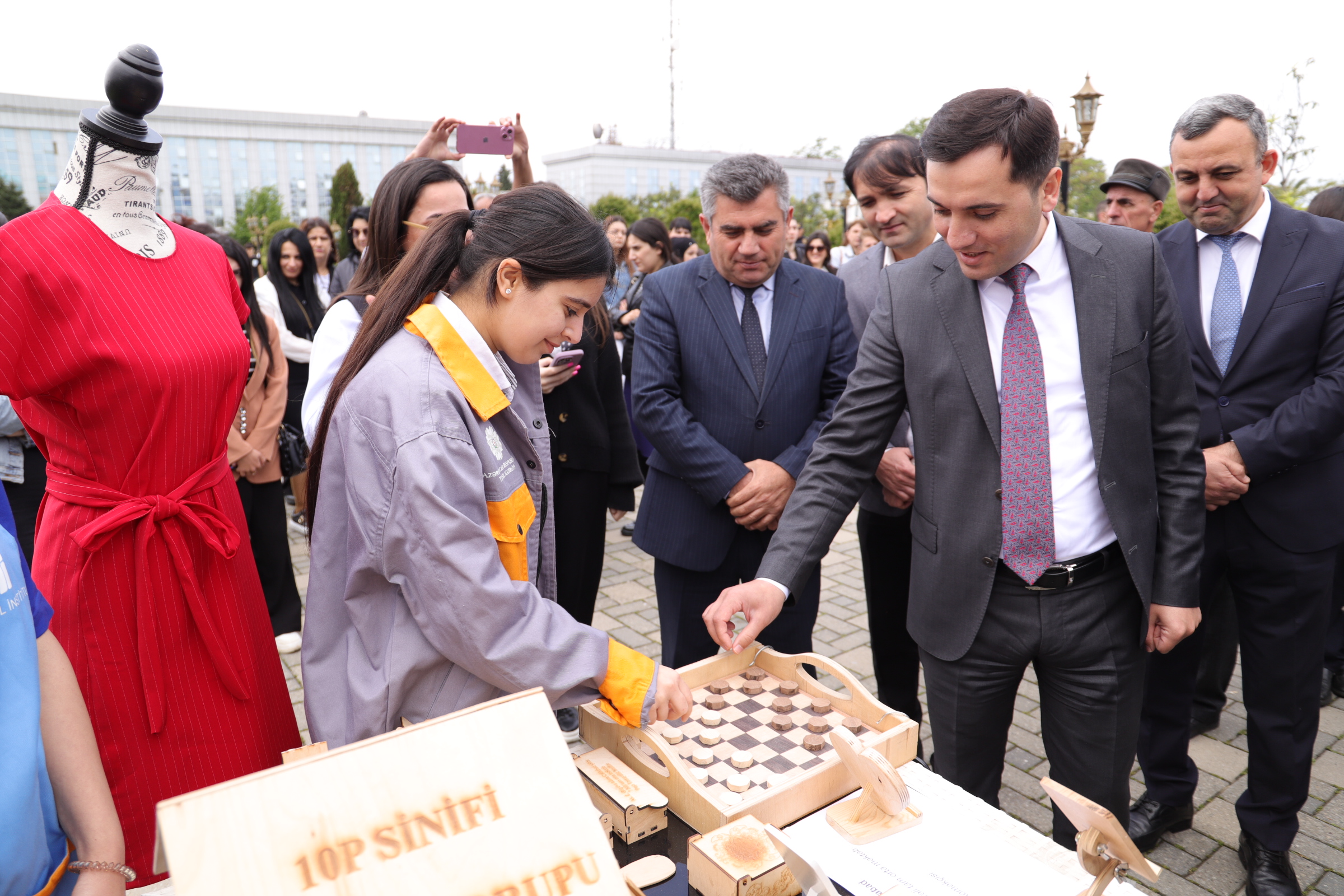 Lənkəranda “Peşə sərgisi” – Şagirdlər əl işlərini nümayiş etdirdilər