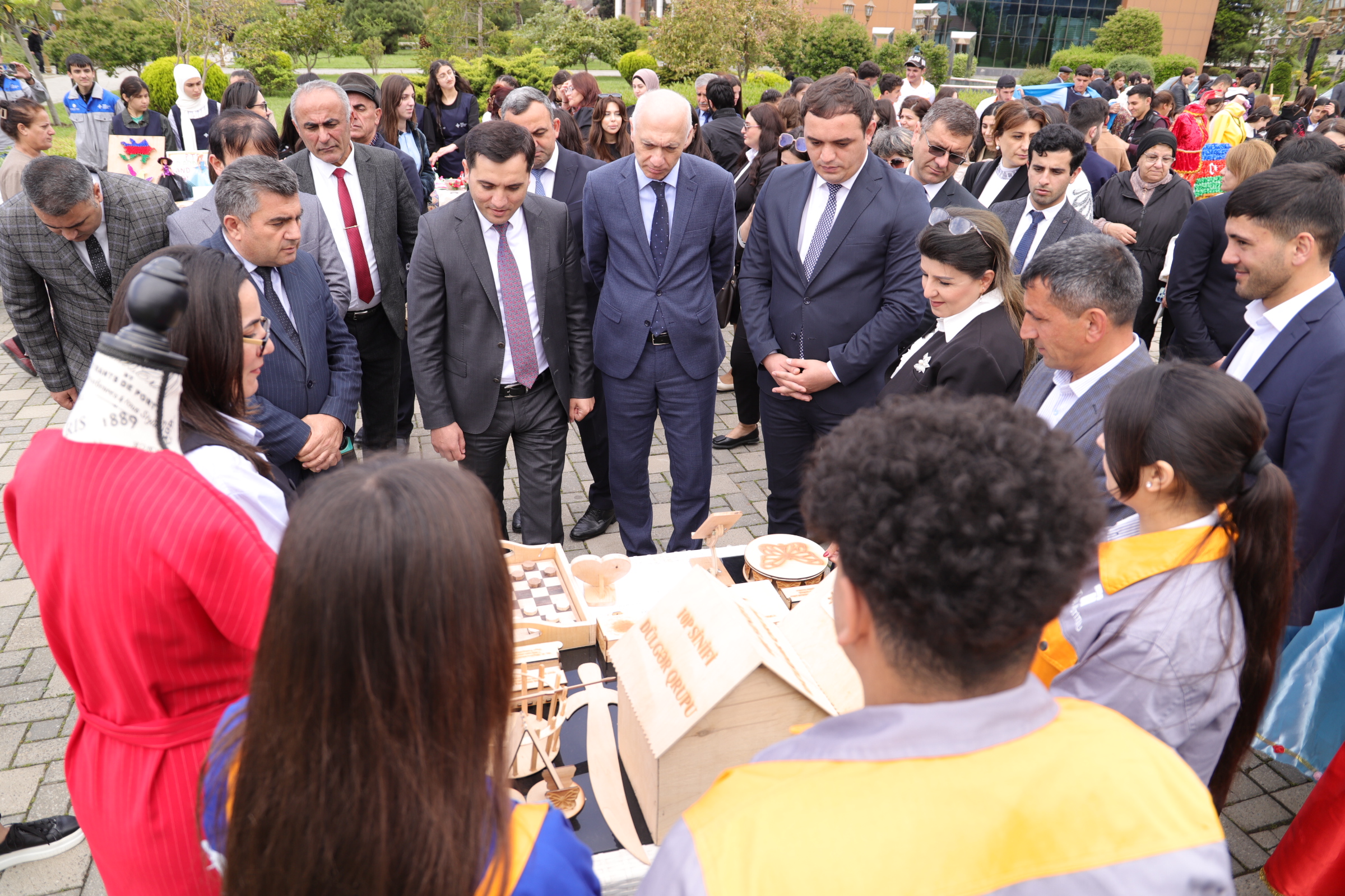 Lənkəranda “Peşə sərgisi” – Şagirdlər əl işlərini nümayiş etdirdilər