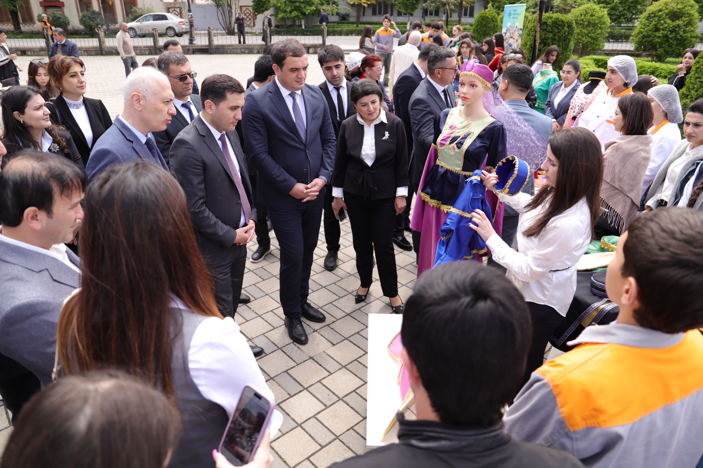 Lənkəranda “Peşə sərgisi” – Şagirdlər əl işlərini nümayiş etdirdilər