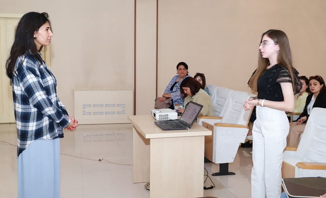 Lənkəranlı məktəbli: “Müəllim həm psixoloq, həm sirdaş, həm də ideal pedaqoq olmalıdır” 