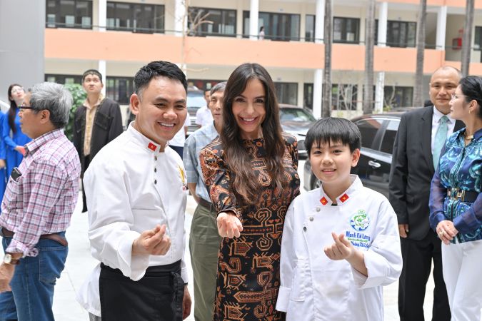 Leyla Əliyeva Azərbaycanda təhsil almış vyetnamlı məzunlarla görüşüb