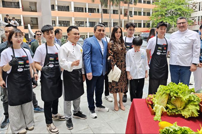 Leyla Əliyeva Azərbaycanda təhsil almış vyetnamlı məzunlarla görüşüb