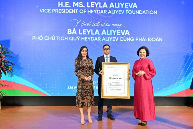 Leyla Əliyeva Azərbaycanda təhsil almış vyetnamlı məzunlarla görüşüb