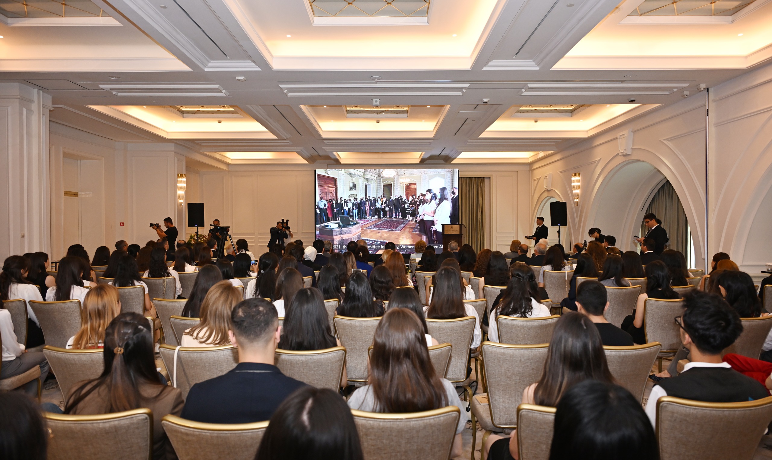 Leyla Əliyeva “Məzun günü”ndə iştirak edib - FOTO