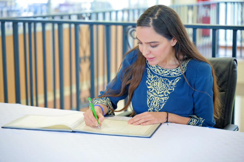 Leyla Əliyeva Nayrobi tam orta məktəbində və tibb mərkəzində olub