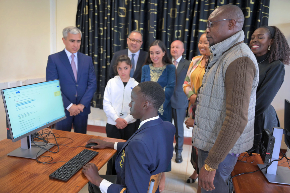 Leyla Əliyeva Nayrobi tam orta məktəbində və tibb mərkəzində olub