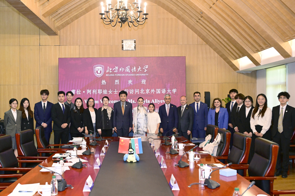 Leyla Əliyeva Pekin Xarici Dillər Universitetində tələbələrlə görüşüb