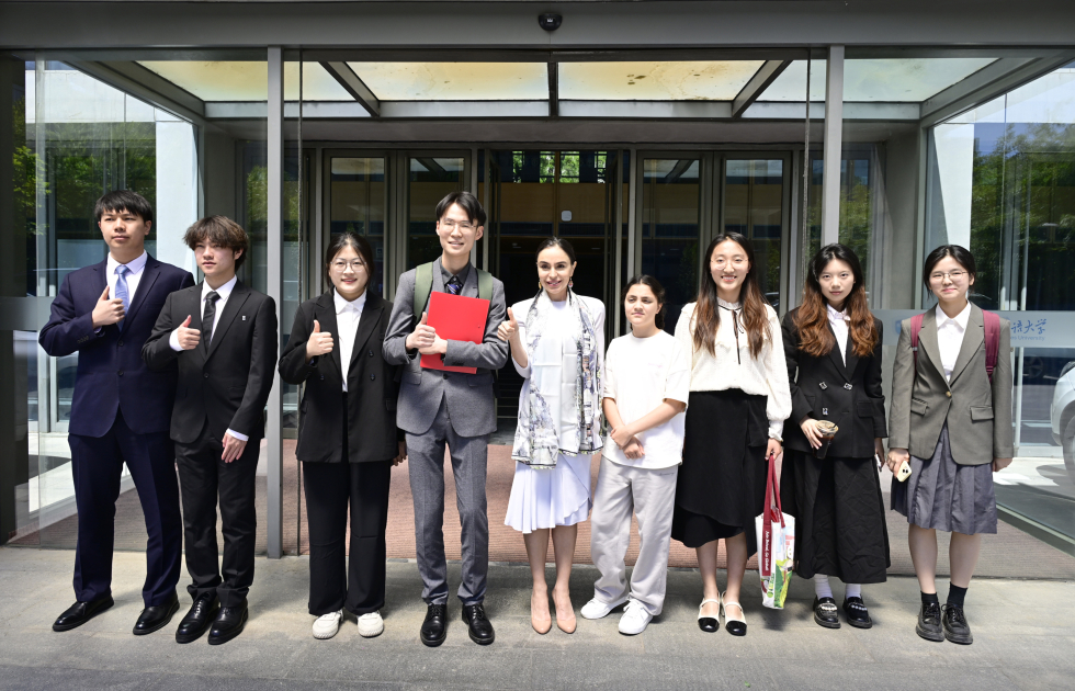 Leyla Əliyeva Pekin Xarici Dillər Universitetində tələbələrlə görüşüb