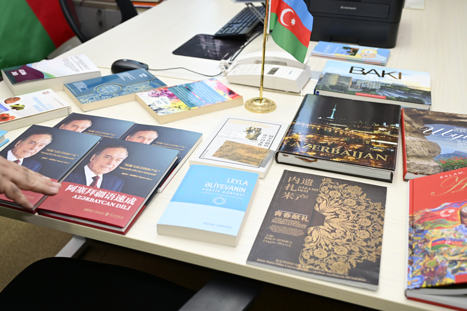 Leyla Əliyeva Pekin Xarici Dillər Universitetində tələbələrlə görüşüb