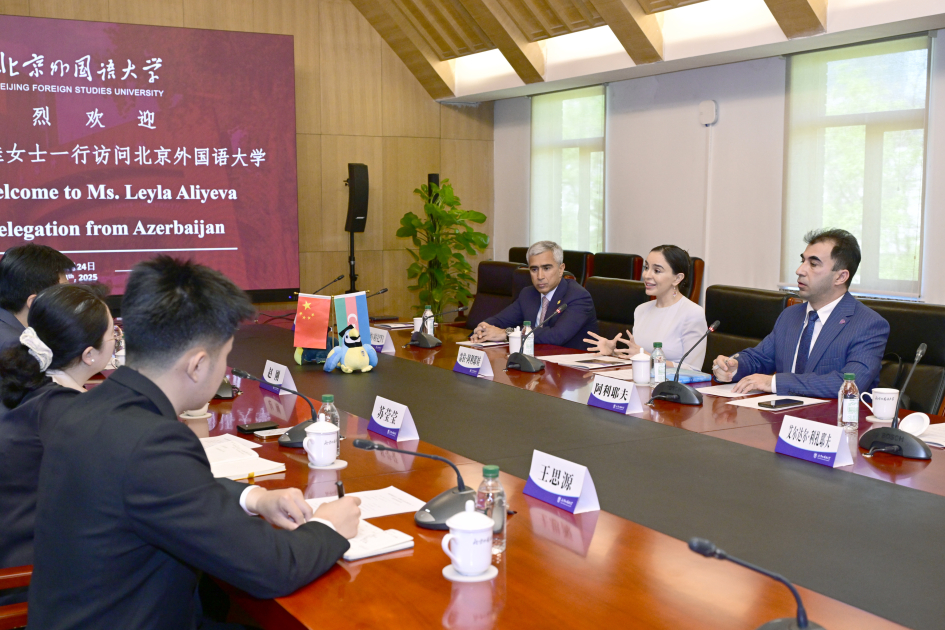 Leyla Əliyeva Pekin Xarici Dillər Universitetində tələbələrlə görüşüb