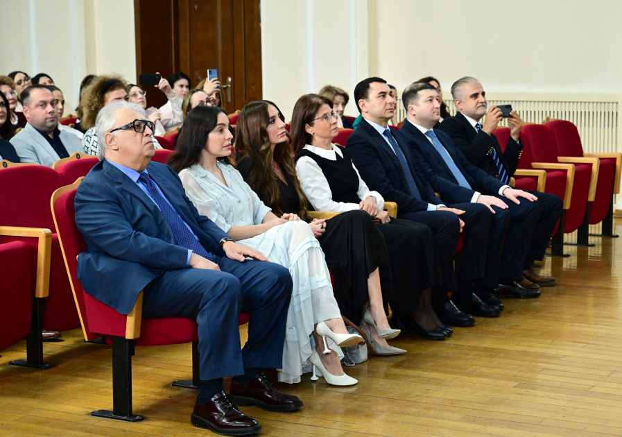 Leyla Əliyeva və Arzu Əliyeva tələbələrin konsertində iştirak ediblər 