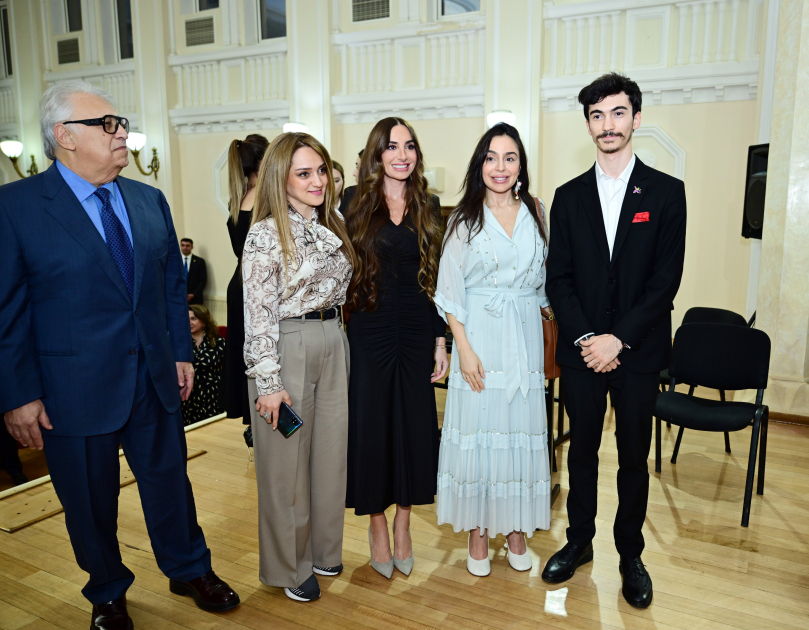 Leyla Əliyeva və Arzu Əliyeva tələbələrin konsertində iştirak ediblər