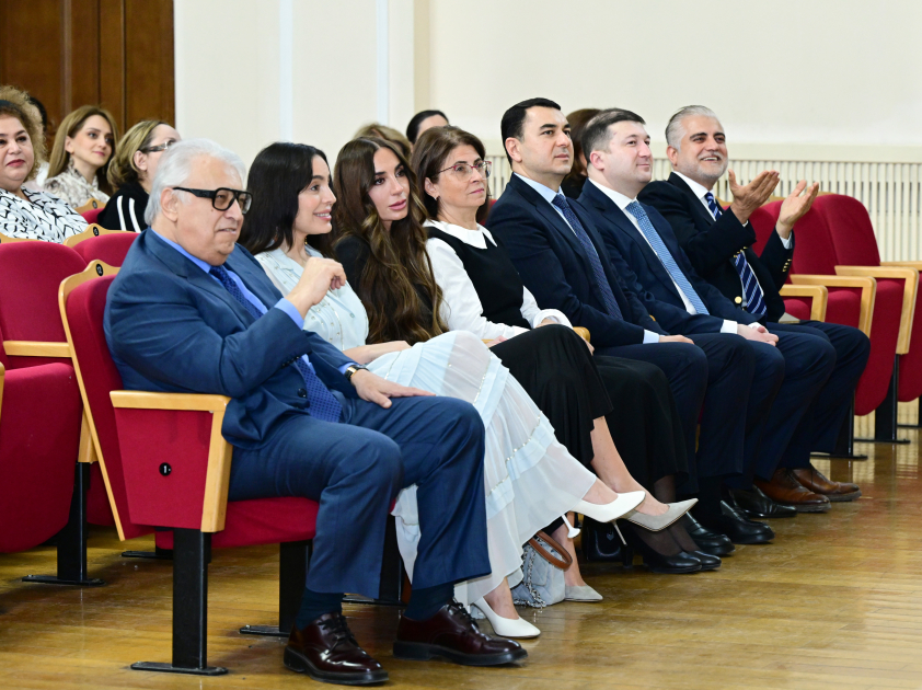 Leyla Əliyeva və Arzu Əliyeva tələbələrin konsertində iştirak ediblər