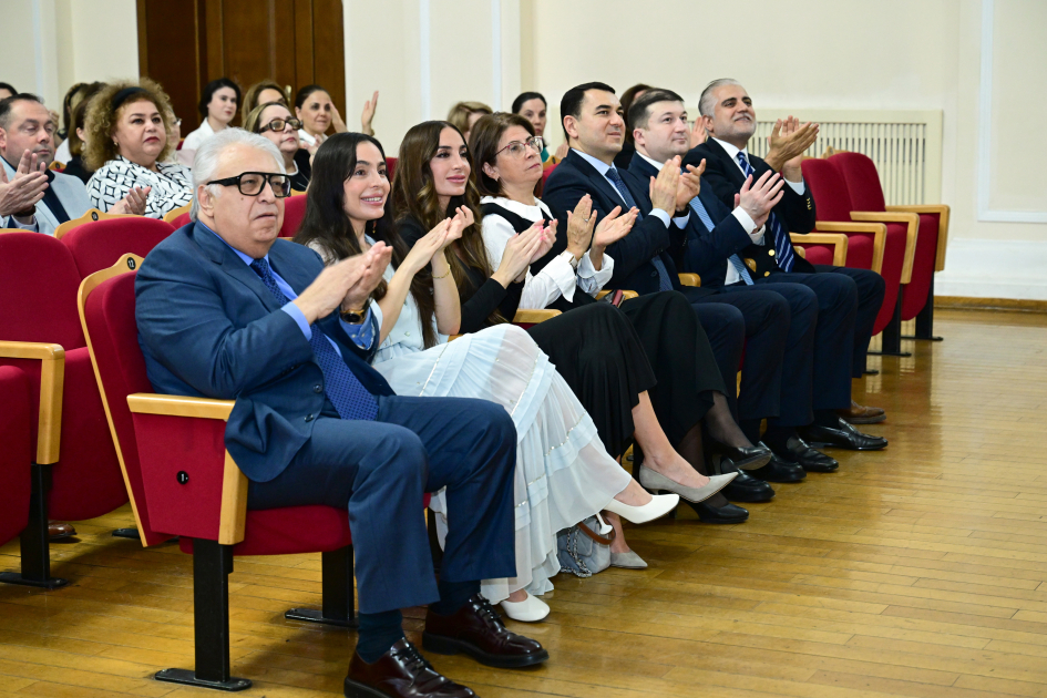 Leyla Əliyeva və Arzu Əliyeva tələbələrin konsertində iştirak ediblər