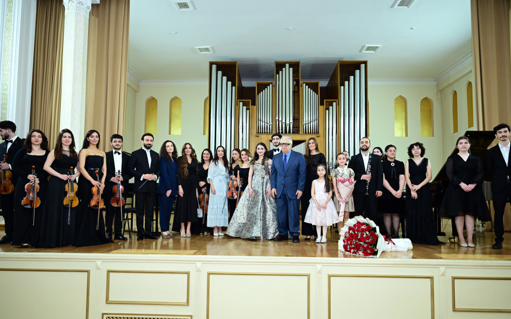 Leyla Əliyeva və Arzu Əliyeva tələbələrin konsertində iştirak ediblər