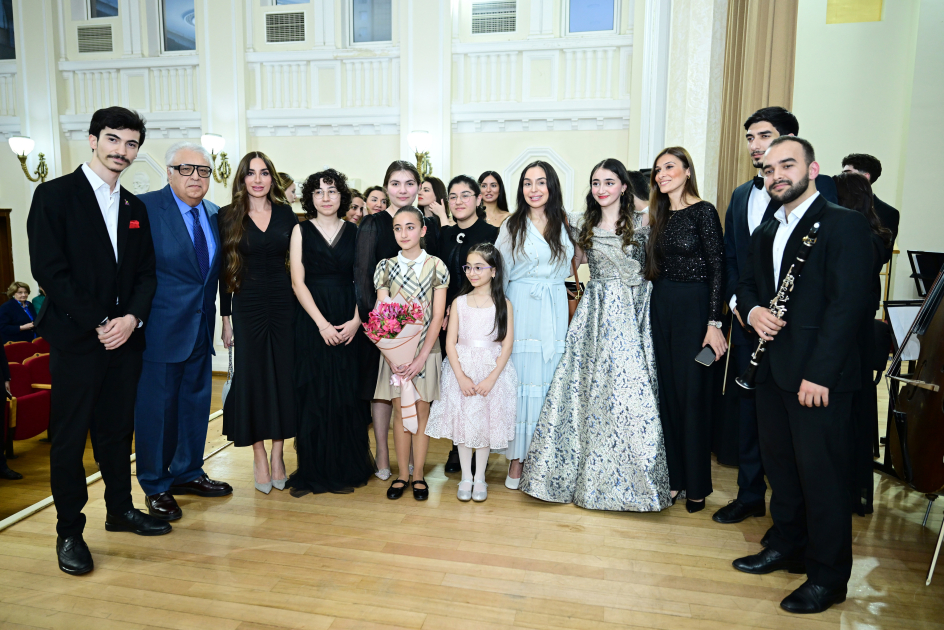 Leyla Əliyeva və Arzu Əliyeva tələbələrin konsertində iştirak ediblər
