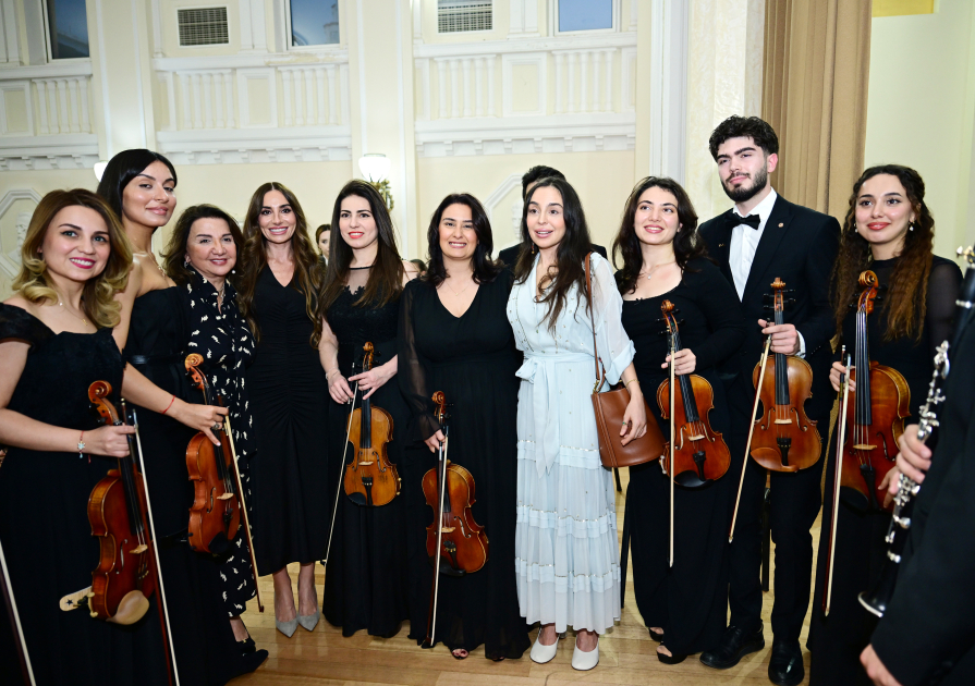 Leyla Əliyeva və Arzu Əliyeva tələbələrin konsertində iştirak ediblər
