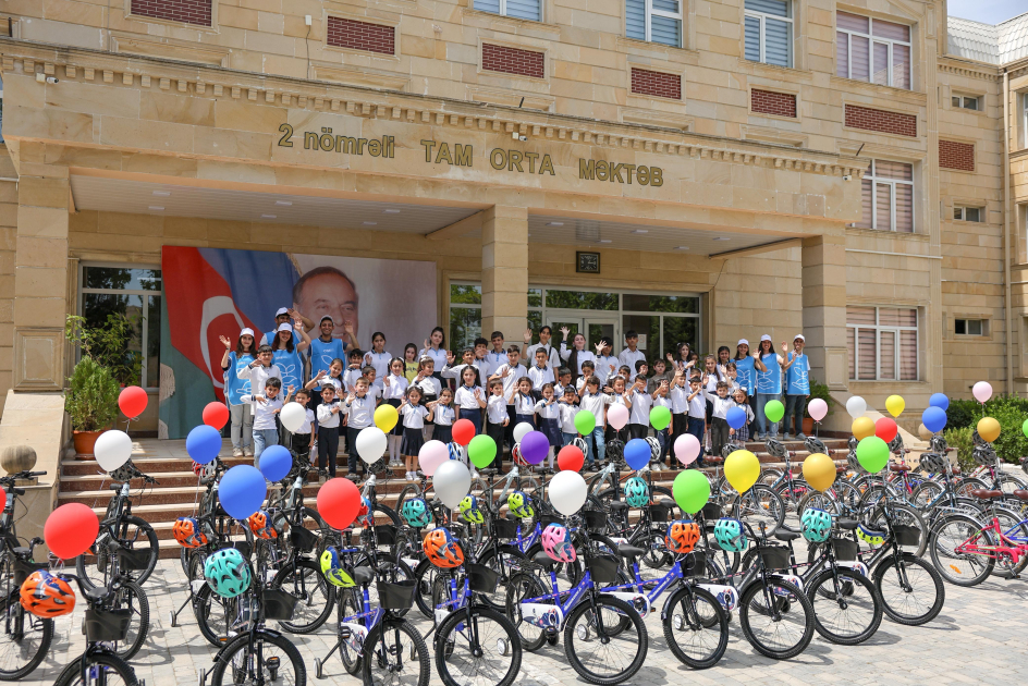 Leyla Əliyevanın təşəbbüsü ilə uşaq və yeniyetmələrə velosipedlər hədiyyə olunub 