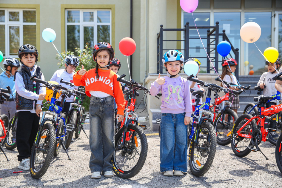 Leyla Əliyevanın təşəbbüsü ilə uşaq və yeniyetmələrə velosipedlər hədiyyə olunub