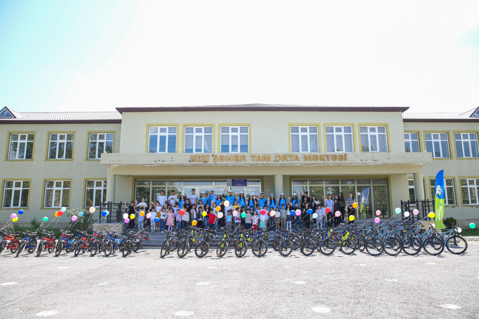 Leyla Əliyevanın təşəbbüsü ilə uşaq və yeniyetmələrə velosipedlər hədiyyə olunub