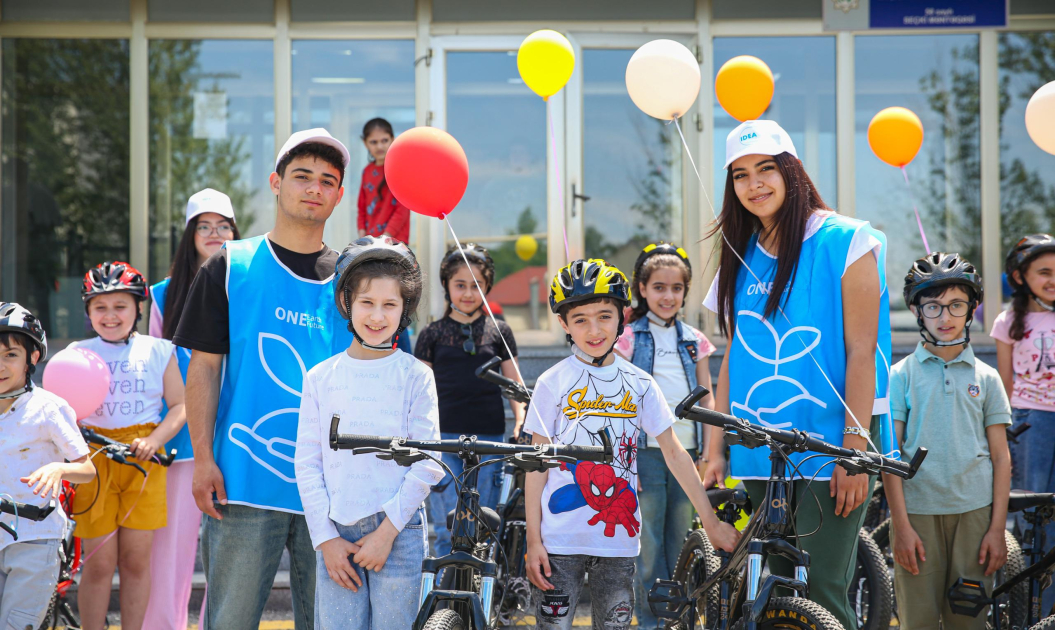 Leyla Əliyevanın təşəbbüsü ilə uşaq və yeniyetmələrə velosipedlər hədiyyə olunub