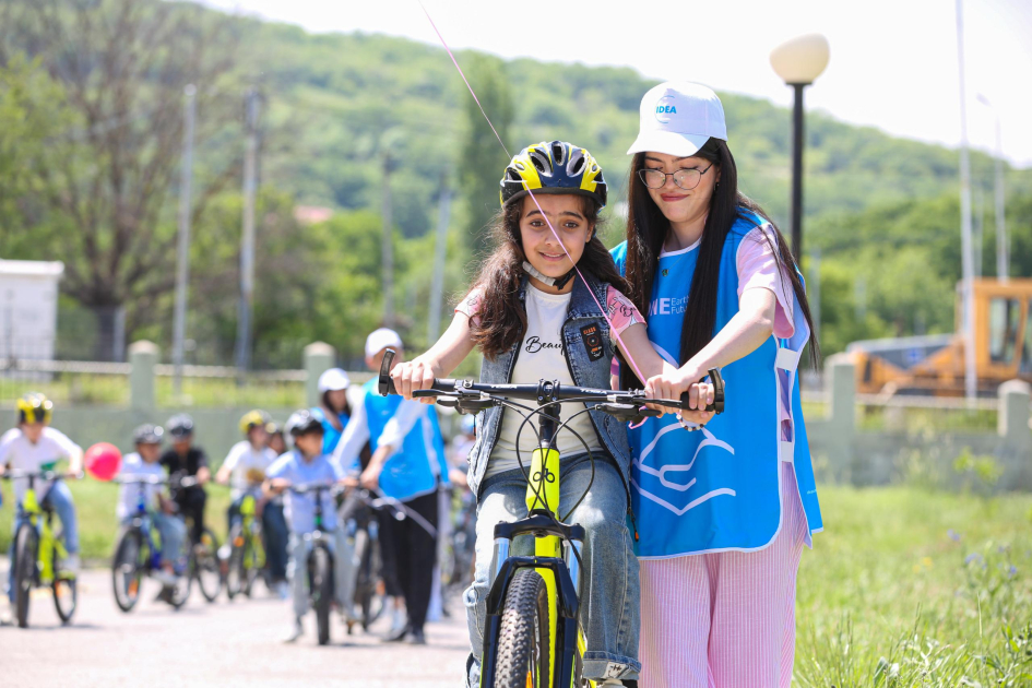 Leyla Əliyevanın təşəbbüsü ilə uşaq və yeniyetmələrə velosipedlər hədiyyə olunub