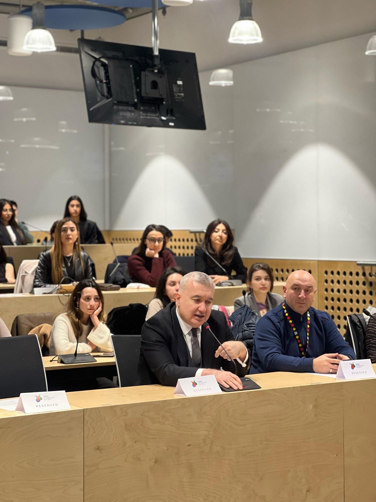 Londonda azərbaycanlı mütəxəssisləri tələbələrlə bir araya gətirən tədbir keçirilib