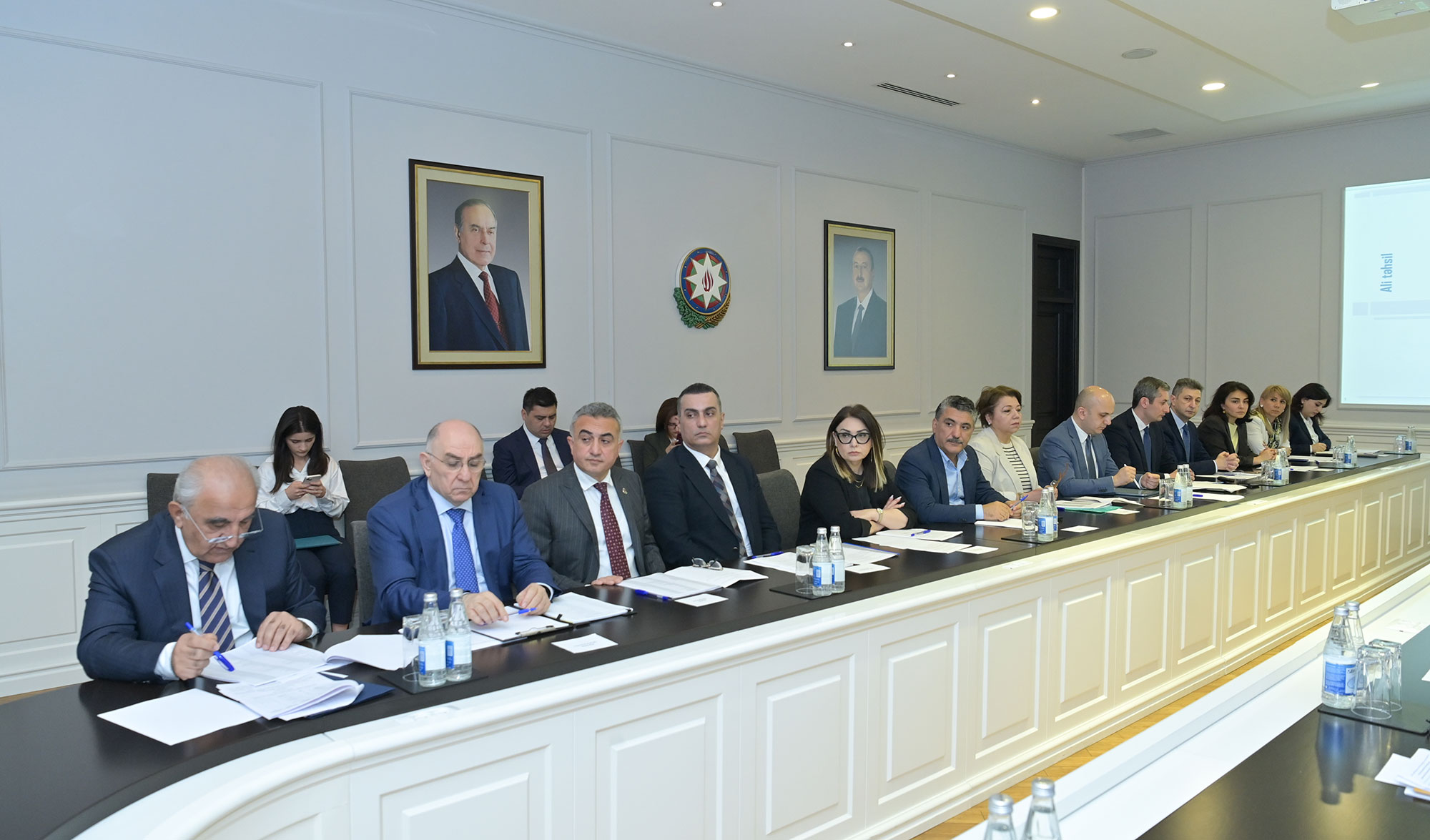 Magistratura üzrə ixtisaslaşmaların yeni siyahısı və çərçivə sənədi təsdiqlənib