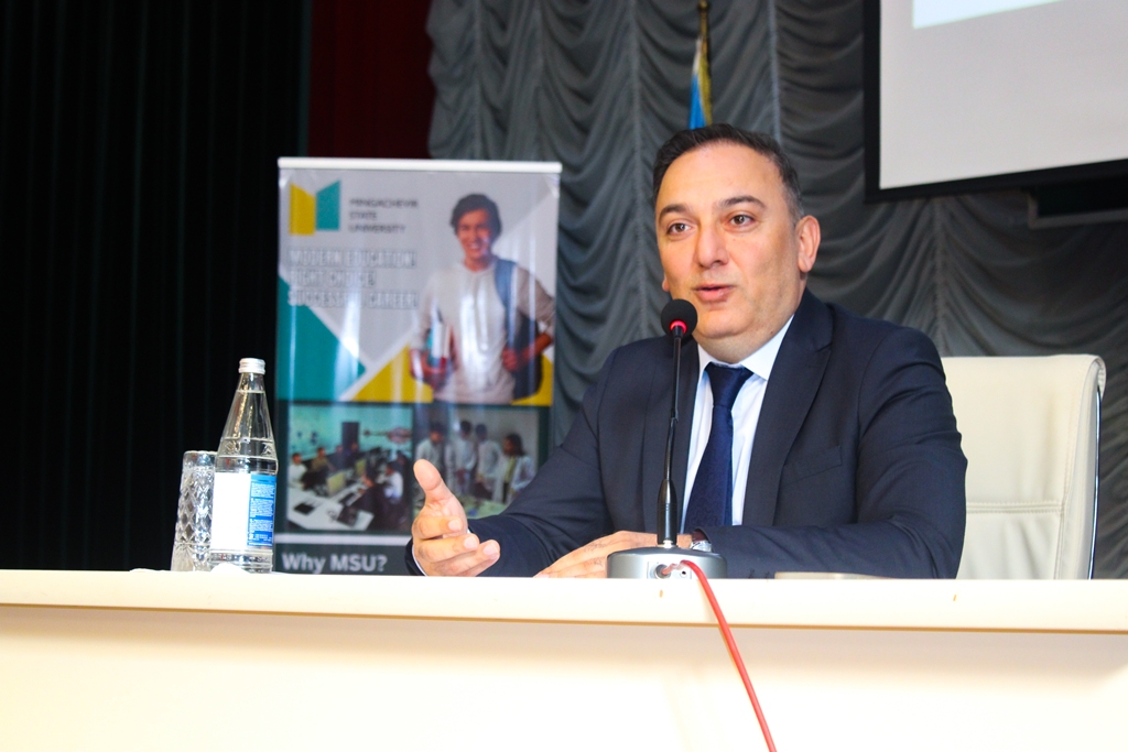 MDU-da fəaliyyətə başlayan yeni müəllimlərlə görüş keçirilib