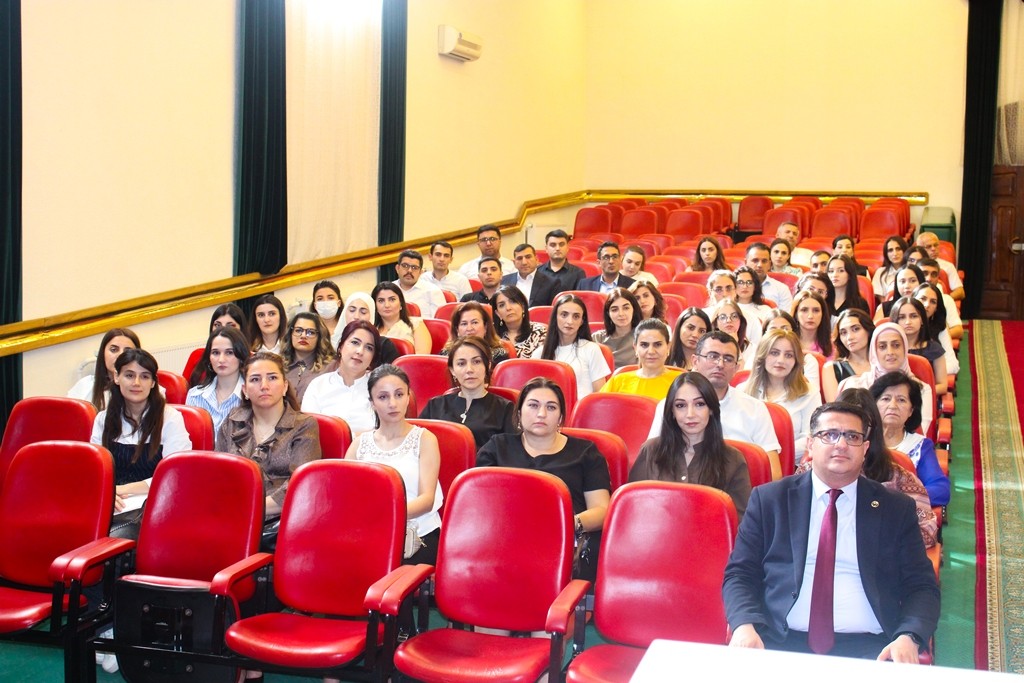 MDU-da fəaliyyətə başlayan yeni müəllimlərlə görüş keçirilib