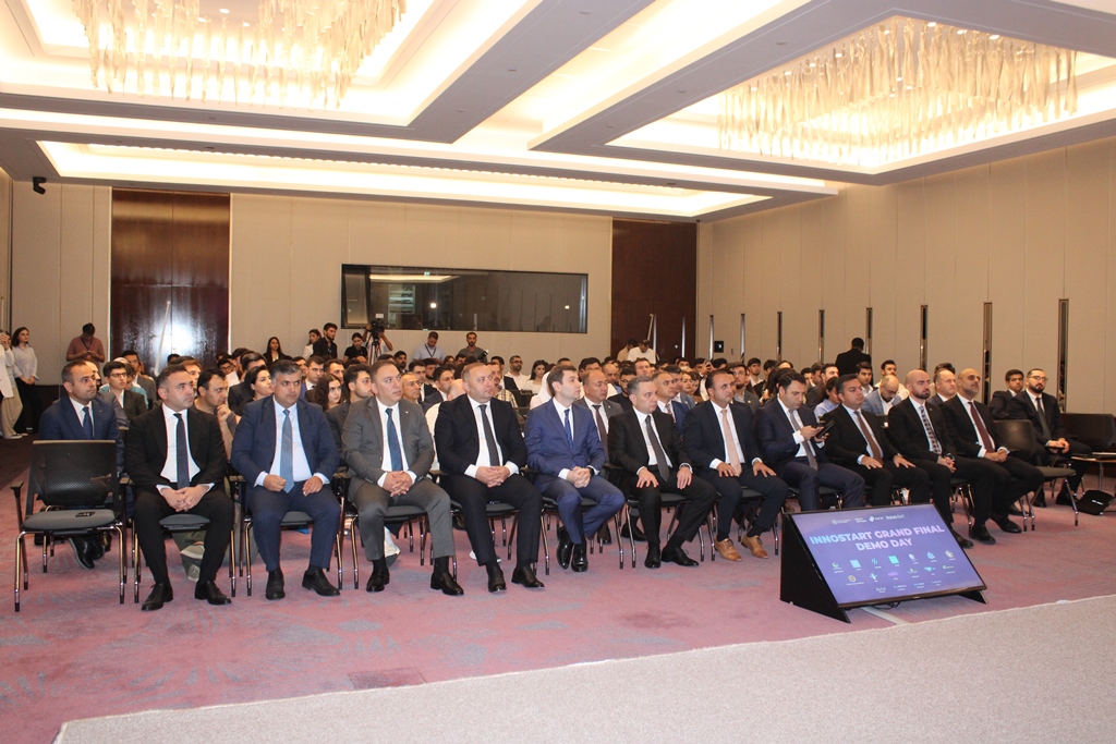 MDU-nun rektoru “İnnostart Grand Final - Demo Day” tədbirində iştirak edib