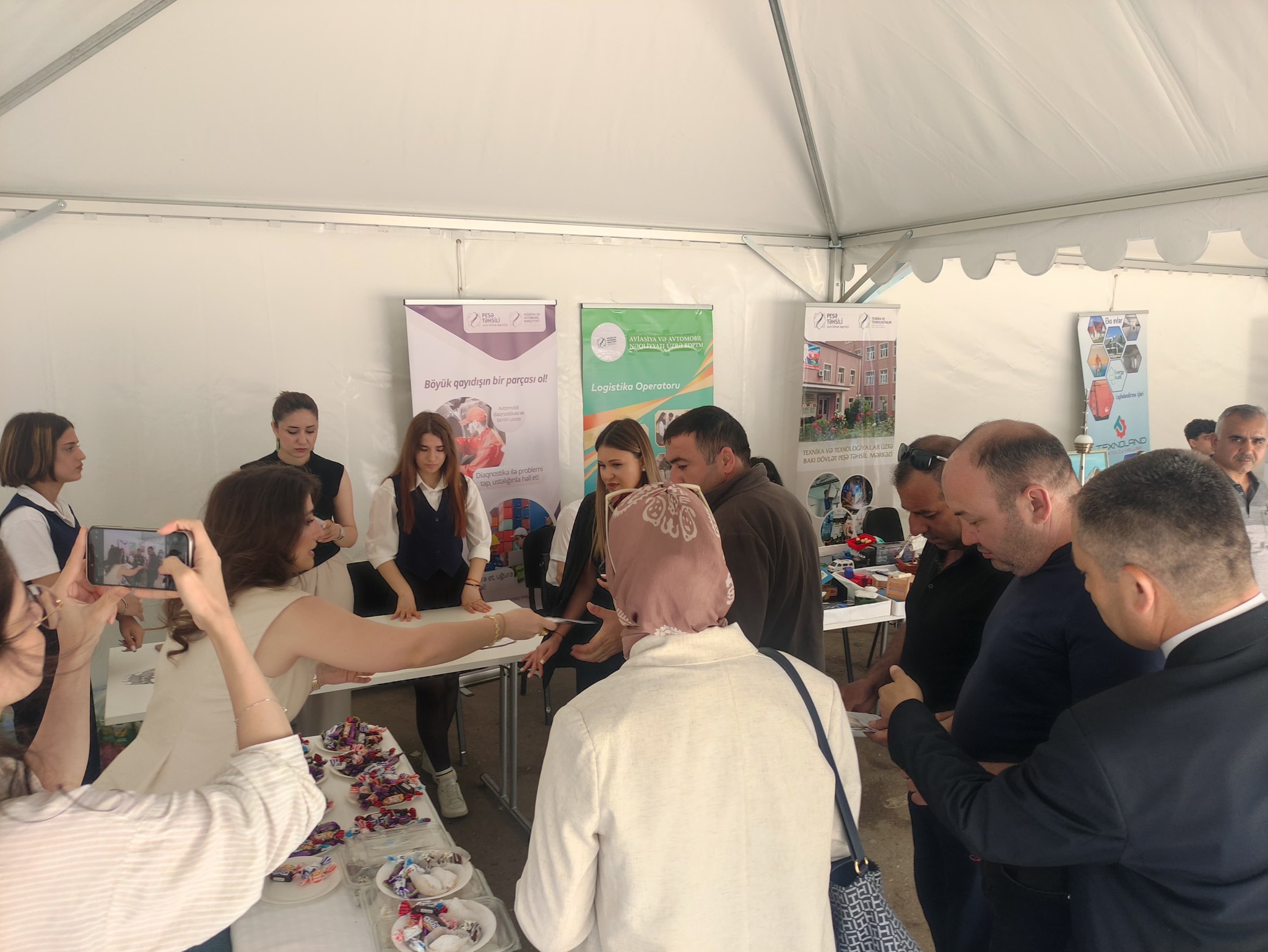 Məcburi köçkünlər üçün qısamüddətli təlimlərinin təşviqi ilə bağlı tədbir keçirilib